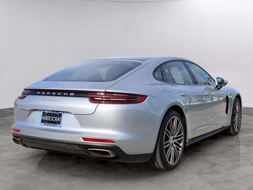 2019 Porsche Panamera E-Hybrid 4