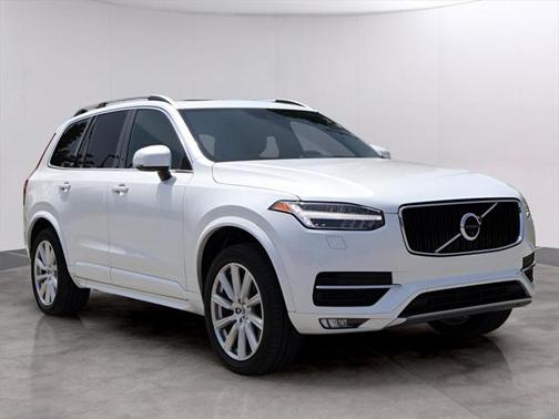 2017 Volvo XC90 T6 Momentum