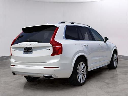 2017 Volvo XC90 T6 Momentum