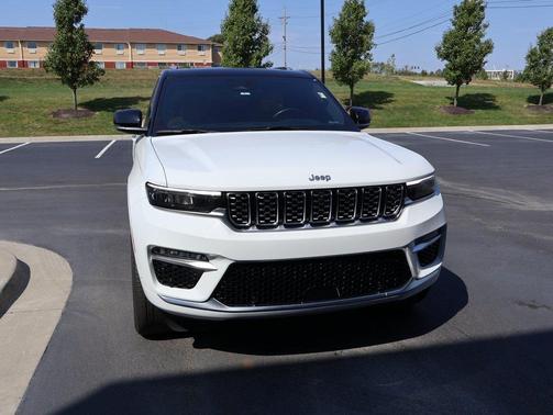 2023 Jeep Grand Cherokee Summit