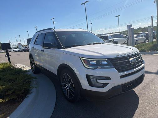 White Platinum 2017 Ford Explorer sport