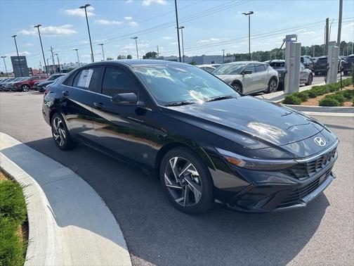 2025 Hyundai ELANTRA SEL