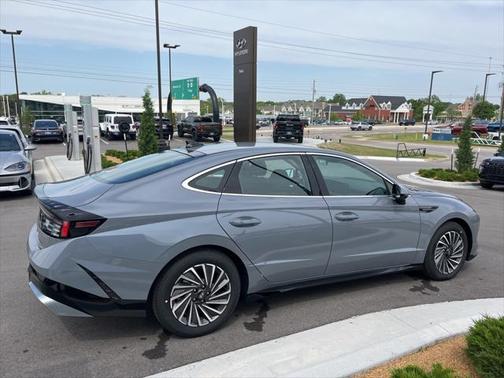 2025 Hyundai SONATA Hybrid SE