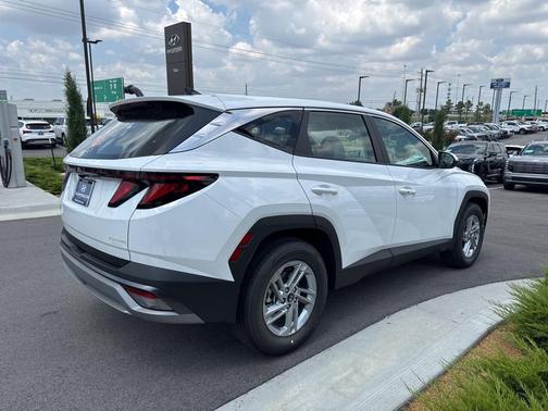 2025 Hyundai TUCSON SE