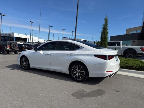 2023 Lexus ES 350 Base