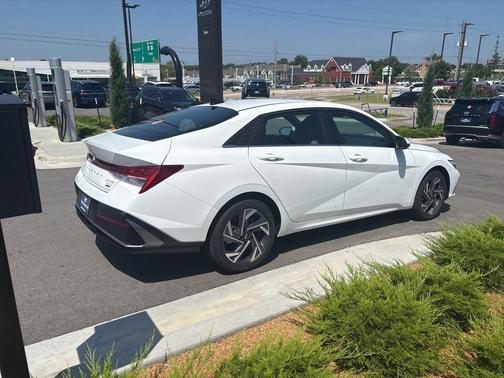 2025 Hyundai ELANTRA HEV Limited