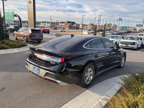 2025 Hyundai SONATA SE