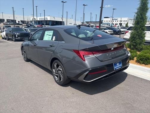 2025 Hyundai ELANTRA Limited