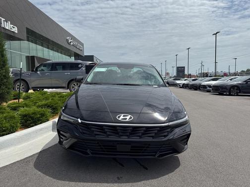 2025 Hyundai ELANTRA SEL