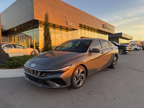 2025 Hyundai ELANTRA SEL