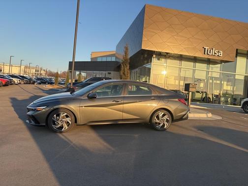 2024 Hyundai ELANTRA HEV Limited