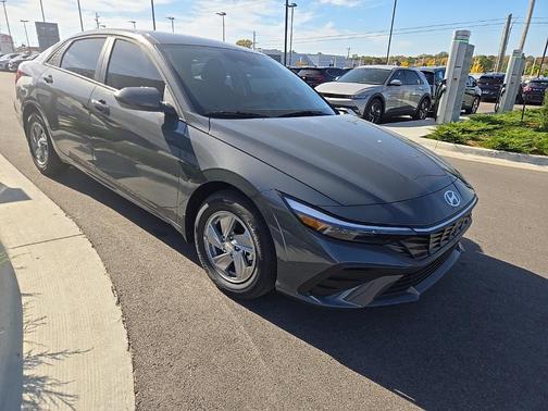 2026 Hyundai ELANTRA SE