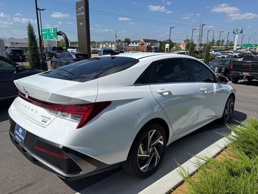 2025 Hyundai ELANTRA HEV Limited