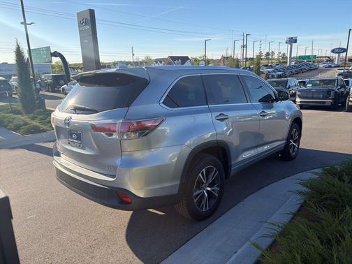 Silver Sky Metallic 2016 Toyota Highlander XLE