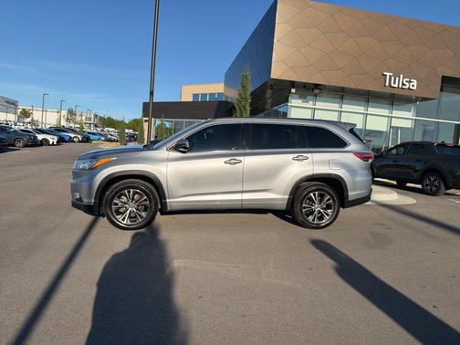 Silver Sky Metallic 2016 Toyota Highlander XLE