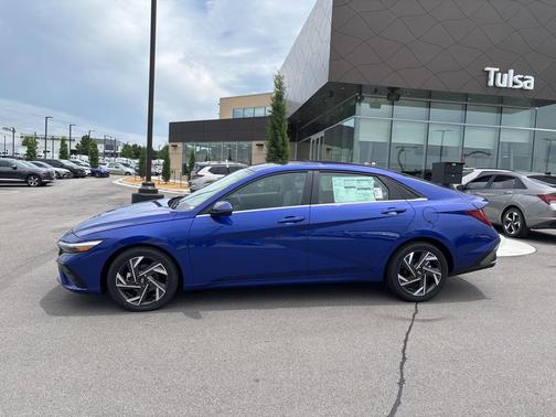 2025 Hyundai ELANTRA Limited