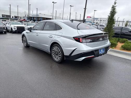 2025 Hyundai SONATA Hybrid SE