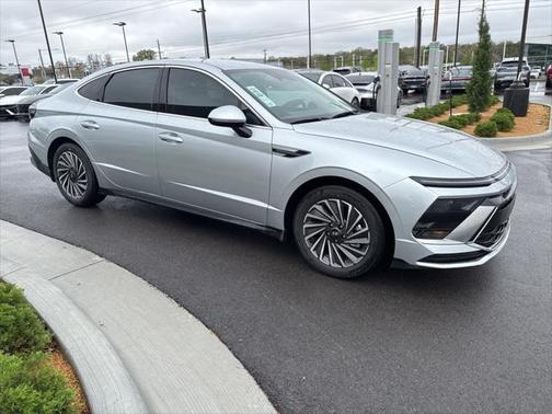 2025 Hyundai SONATA Hybrid SE