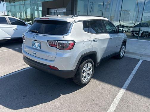 Silver Zynith Metallic Clearcoat 2024 Jeep Compass Latitude