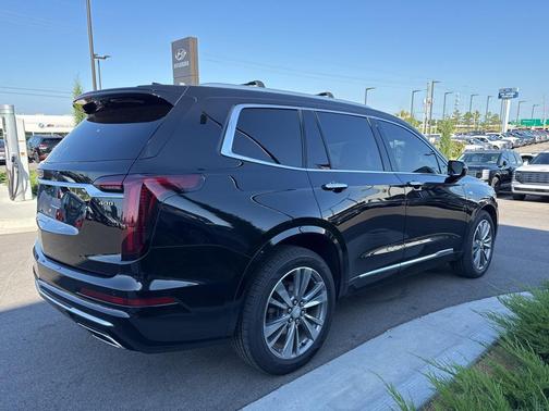 2022 Cadillac XT6 Premium Luxury FWD