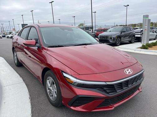 2025 Hyundai ELANTRA SE