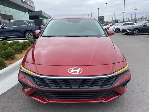 2025 Hyundai ELANTRA SE