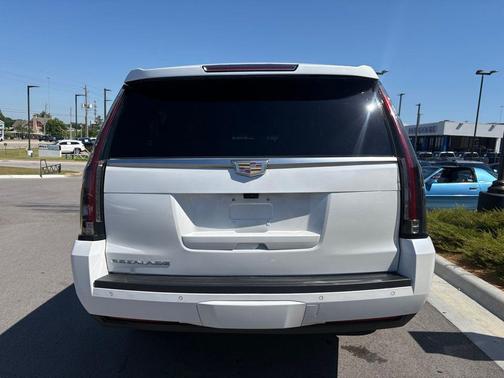 Crystal White Tricoat 2017 Cadillac Escalade ESV Platinum