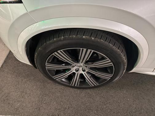 2023 Volvo XC90 B6 Ultimate 7-Seater