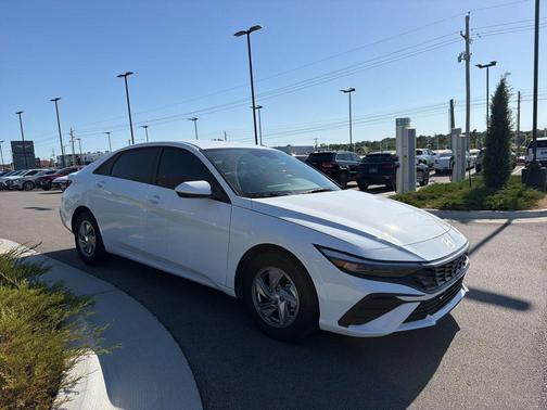 Serenity White 2025 Hyundai ELANTRA SE