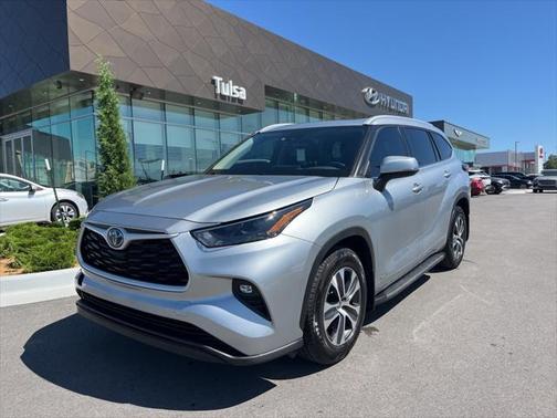 2022 Toyota Highlander Hybrid XLE