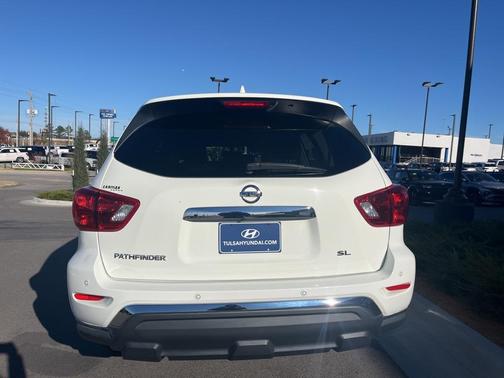 2019 Nissan Pathfinder SL
