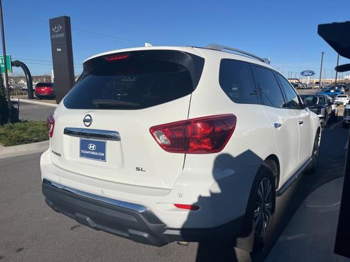 2019 Nissan Pathfinder SL