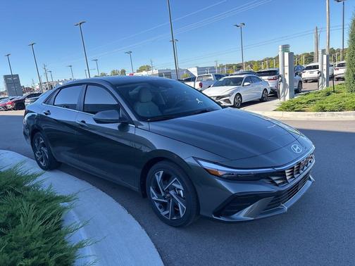 2025 Hyundai ELANTRA Limited