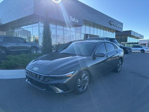 2025 Hyundai ELANTRA Limited