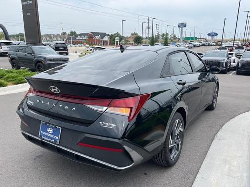 2025 Hyundai ELANTRA Sport