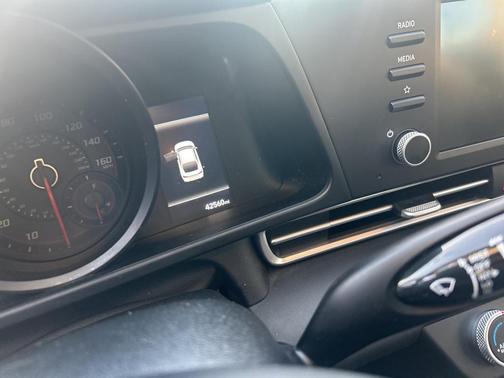 2022 Hyundai ELANTRA SE