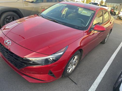 2022 Hyundai ELANTRA SE