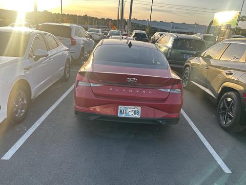 2022 Hyundai ELANTRA SE