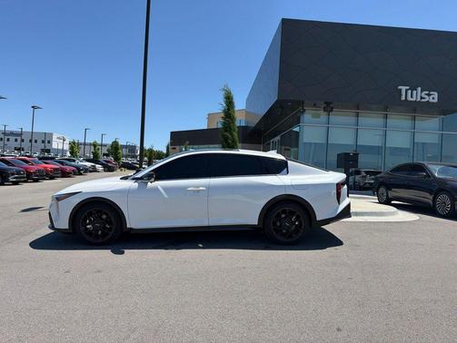 Snow White Pearl 2025 Kia K4 GT-Line Turbo