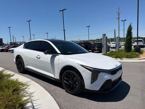 Snow White Pearl 2025 Kia K4 GT-Line Turbo