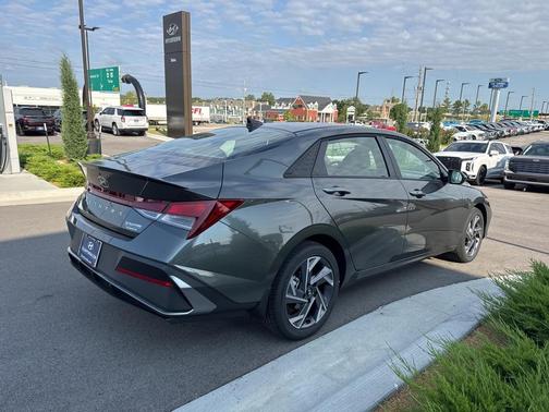 2025 Hyundai ELANTRA Sport