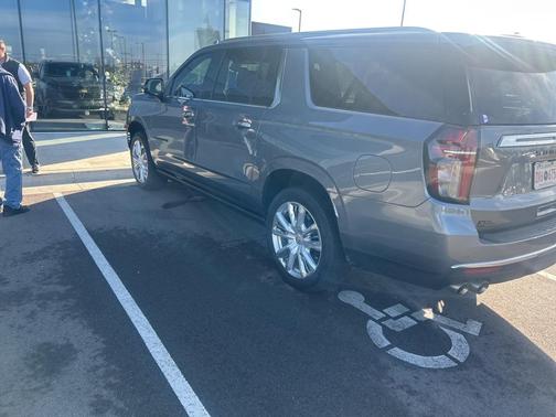 2021 Chevrolet Suburban 4WD High Country