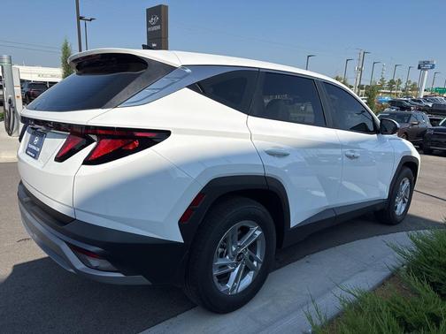 2025 Hyundai TUCSON SE