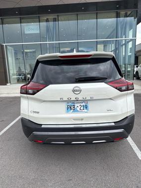 Pearl White Tricoat 2023 Nissan Rogue SL
