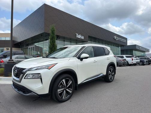 Pearl White Tricoat 2023 Nissan Rogue SL