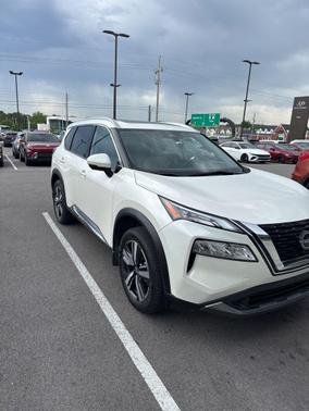 Pearl White Tricoat 2023 Nissan Rogue SL