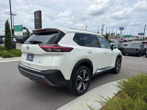 Pearl White Tricoat 2023 Nissan Rogue SL