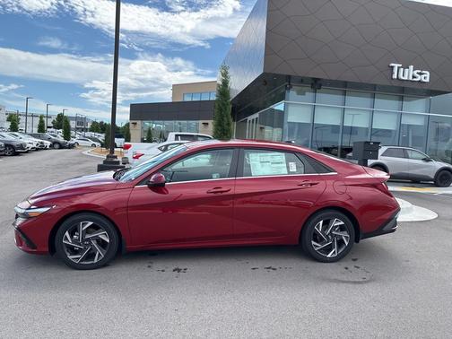 2025 Hyundai ELANTRA Limited