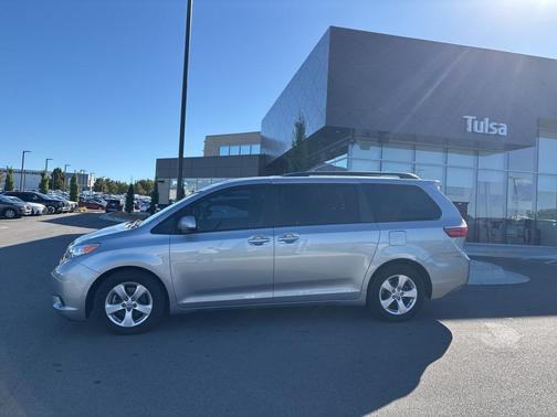 2017 Toyota Sienna SE