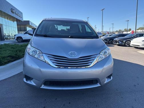 2017 Toyota Sienna SE